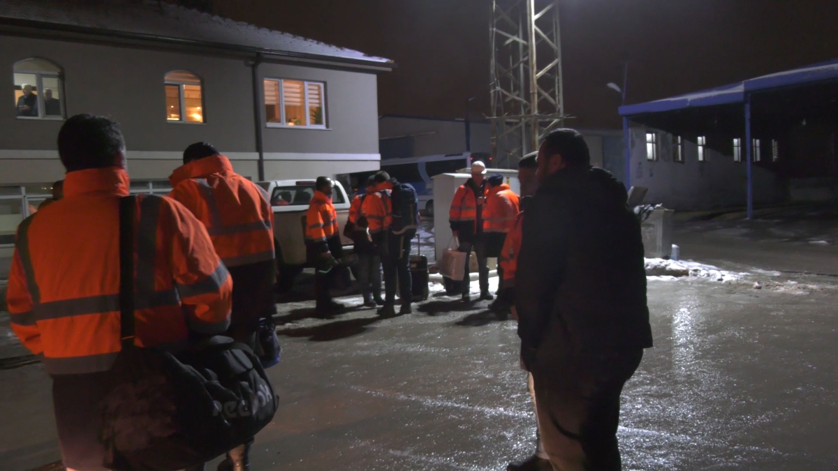 Gölbaşı Belediyesi ekipleri deprem bölgesine yardım için gece gündüz çalışıyor