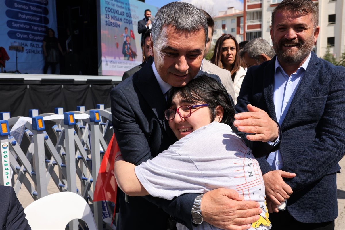 ÇOCUKLAR GÜLSÜN 23 NİSAN SÜRSÜN