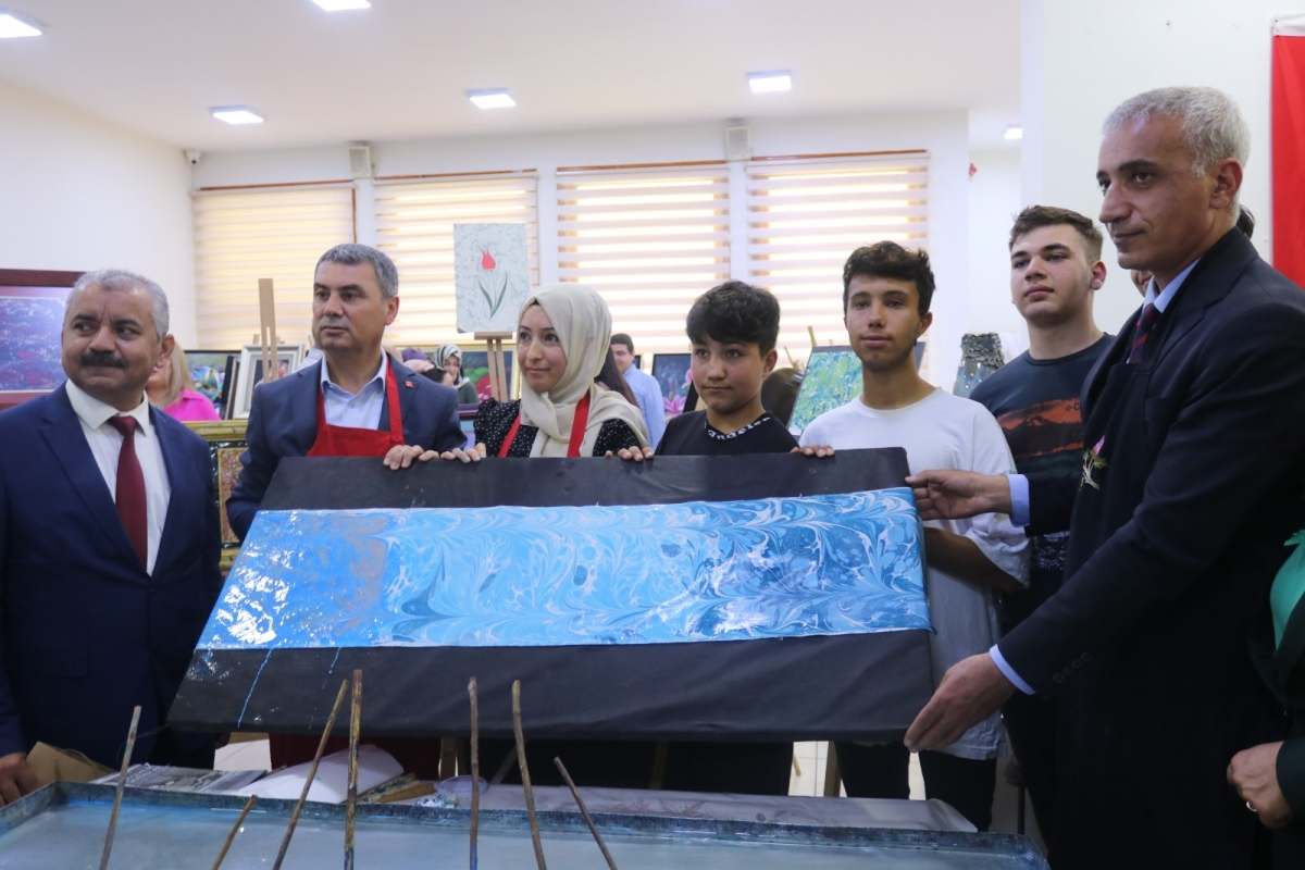 Gölbaşı Halk Eğitimi Merkezinden yıl sonu sergisi