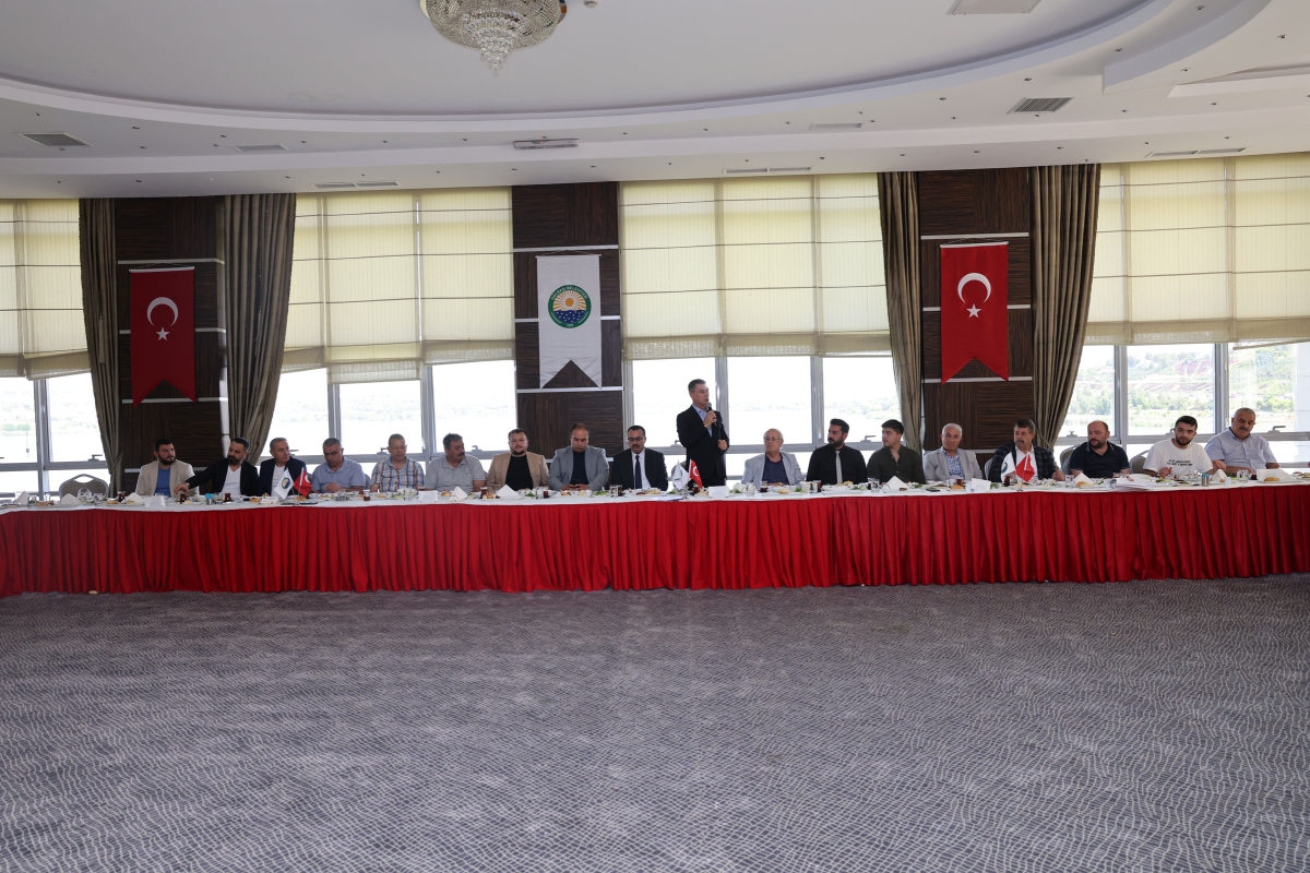 BAŞKAN ŞİMŞEK, EMLAK DANIŞMANLARIYLA KAHVALTIDA BULUŞTU