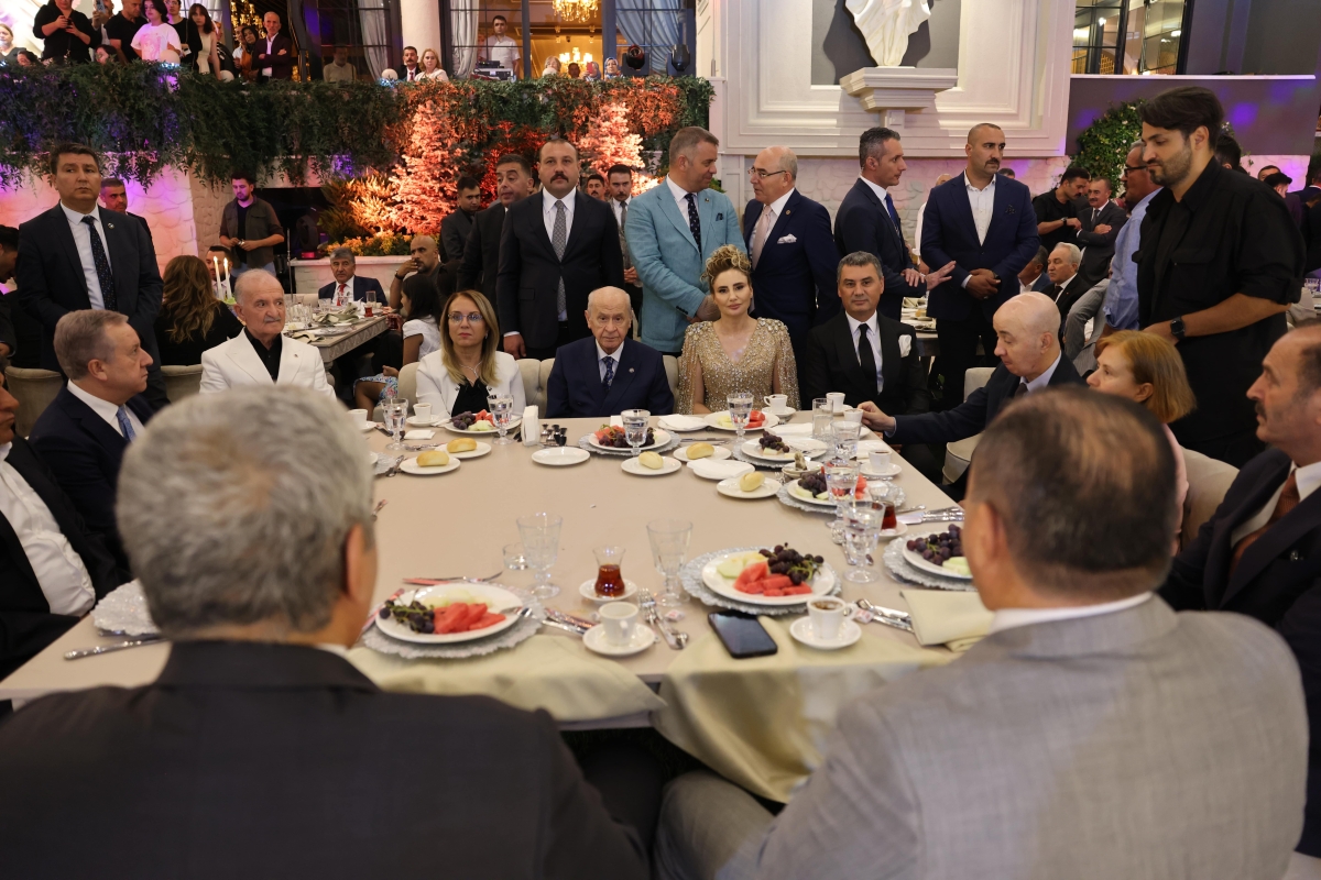Başkan Ramazan Şimşek, kızının nikâhını kıydı, şahitliğini MHP lideri Devlet Bahçeli yaptı