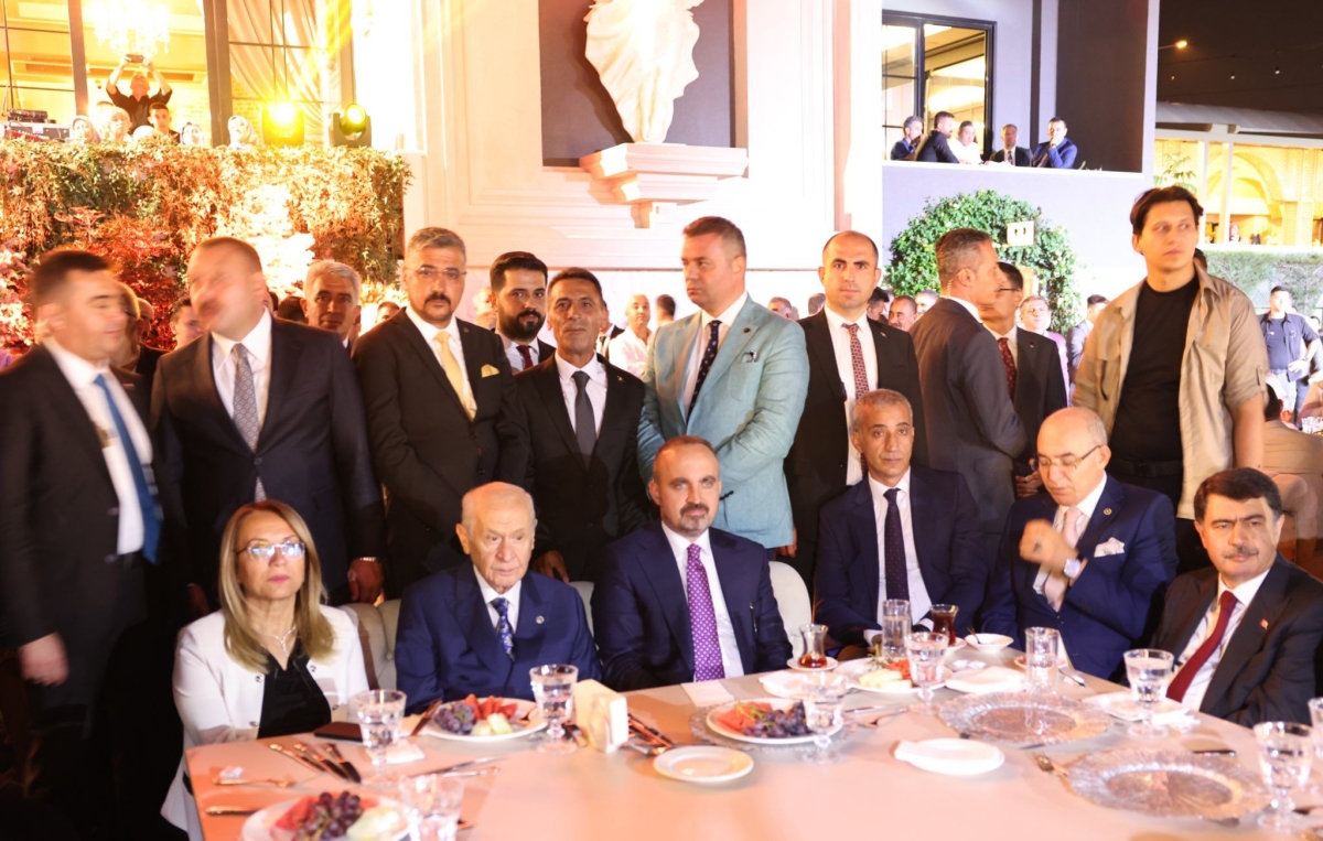 Başkan Ramazan Şimşek, kızının nikâhını kıydı, şahitliğini MHP lideri Devlet Bahçeli yaptı