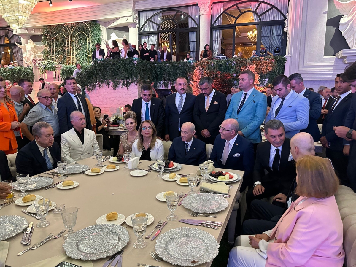 Başkan Ramazan Şimşek, kızının nikâhını kıydı, şahitliğini MHP lideri Devlet Bahçeli yaptı