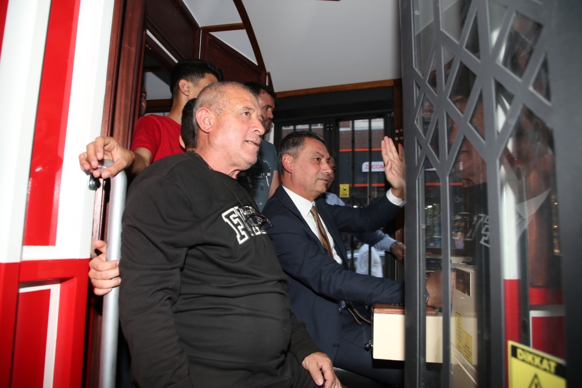 Başkan Şimşek Nostaljik Tramvay Projesi'nde test sürüşü yaptı