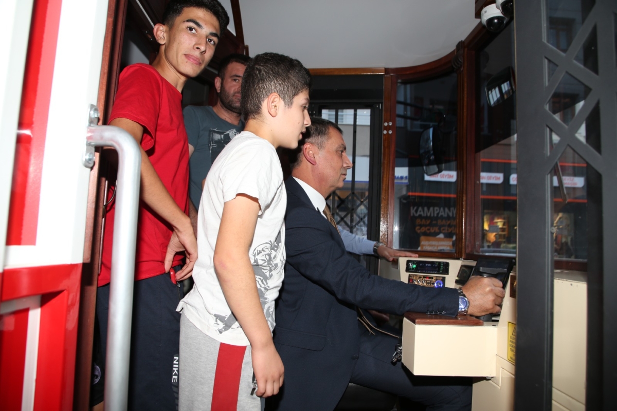 Başkan Şimşek Nostaljik Tramvay Projesi'nde test sürüşü yaptı