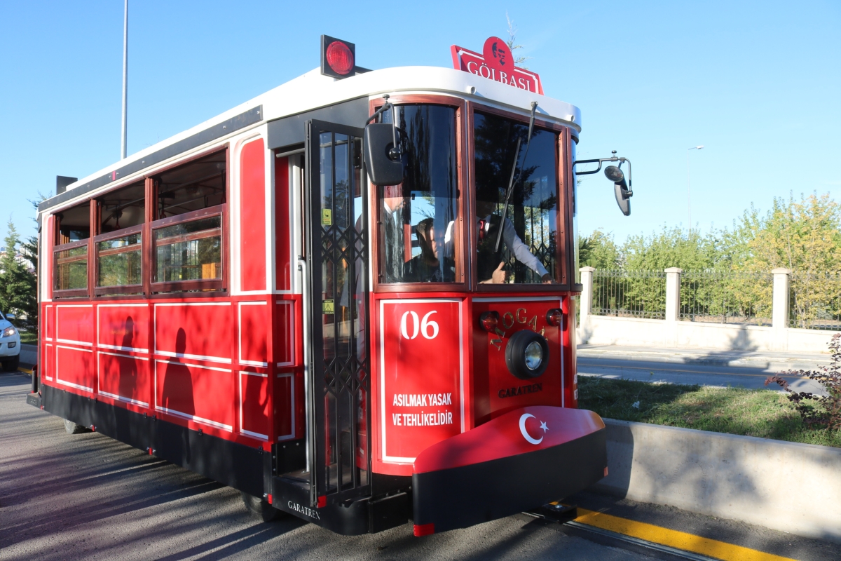 Başkan Şimşek Nostaljik Tramvay Projesi'nde test sürüşü yaptı