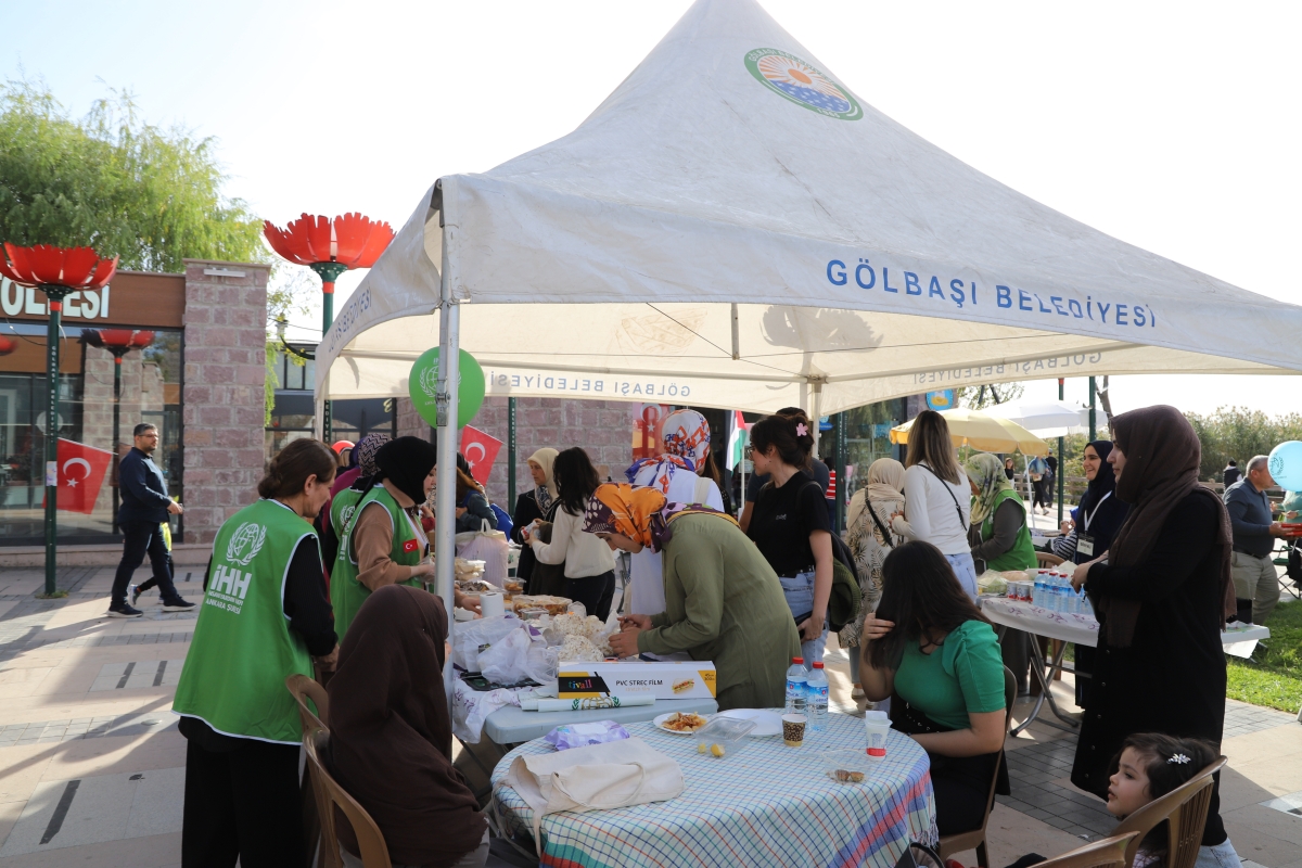 Filistin'e Destek Kermesi yoğun ilgi gördü