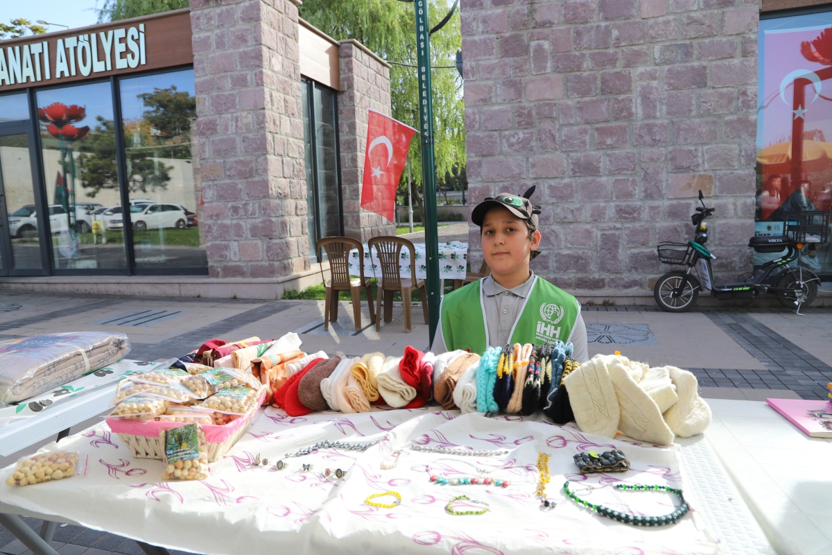 Filistin'e Destek Kermesi yoğun ilgi gördü