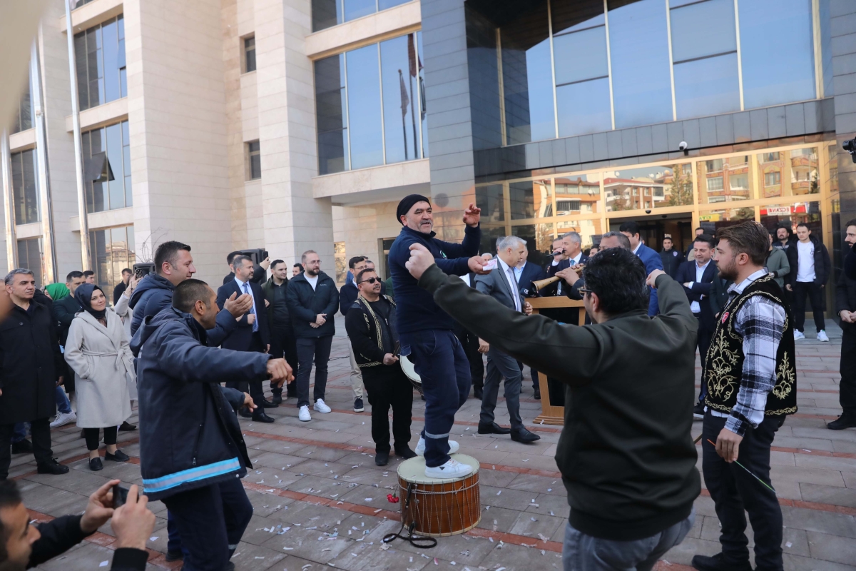 ERTUĞRUL BAŞKAN’DAN İŞÇİLERE EK ZAM MÜJDESİ