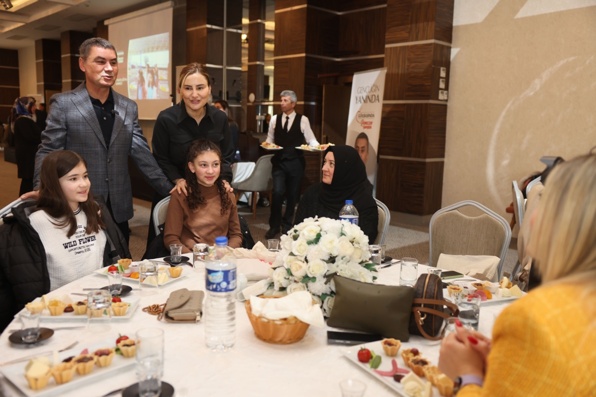 BAŞKAN ŞİMŞEK, KADIN ESNAFLARLA KAHVALTIDA BULUŞTU