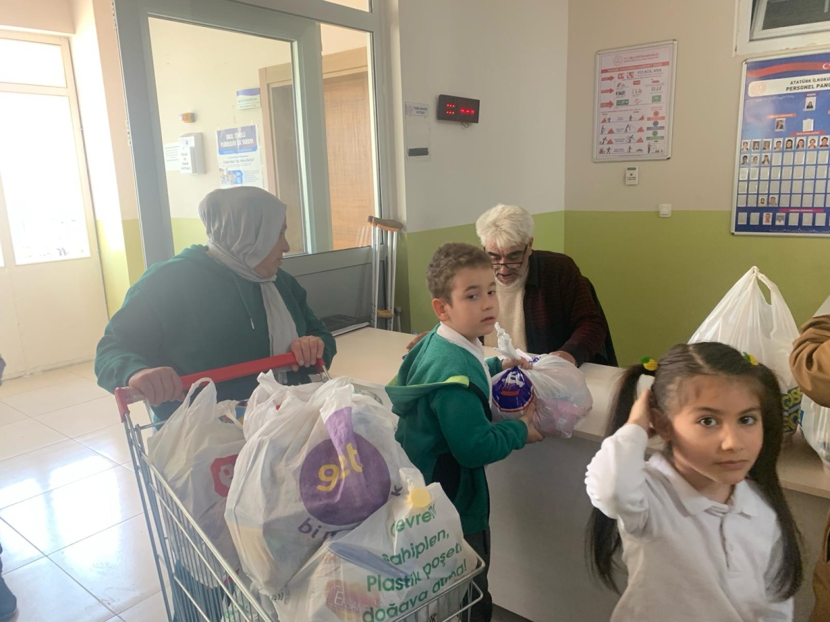 ÖĞRENCİLERDEN FİLİSTİN İÇİN YARDIM KAMPANYASI