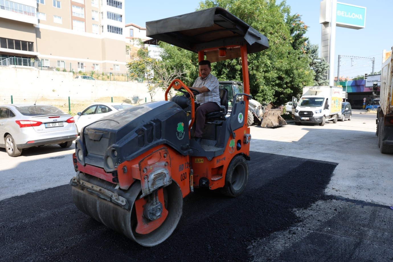 Mamak’ta Yol ve Asfalt Çalışmaları Sürüyor