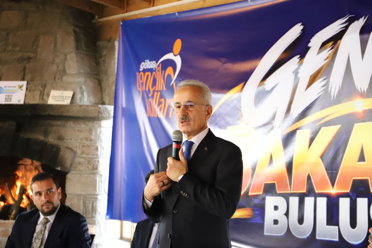 Uraloğlu, Gölbaşı’nda Gençlerle Bir Araya Geldi